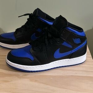 Air Jordan 1 mid hyper royal authentic